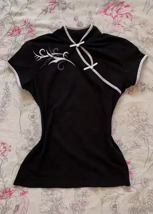 Siyah Çin Yakalı Floral Motifli Beyaz Şeritli Vintage Y2K Kısa Kollu Crop