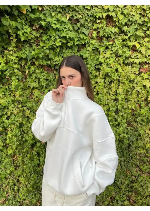 Beyaz Yarım Fermuarlı Oversize Sweatshirt