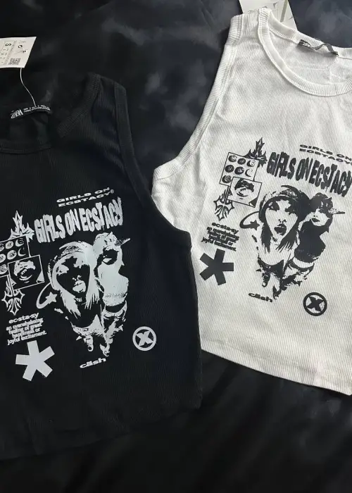 GİRLS ON KOLSUZ ATLET CROP