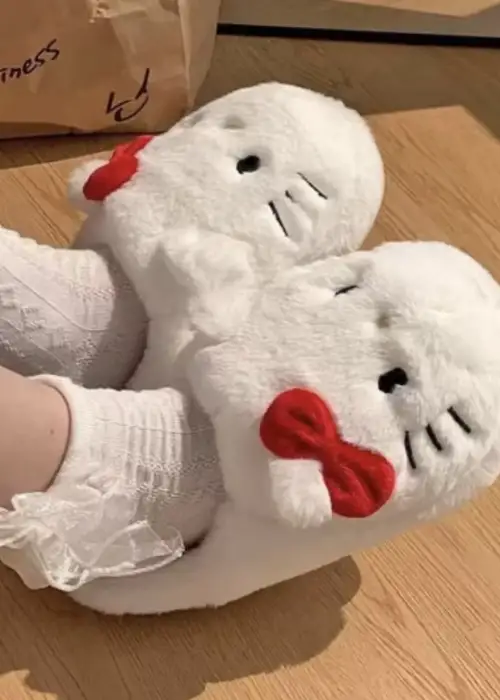 Hello Kitty Yumuşak Tüylü Peluş Panduf Terlik