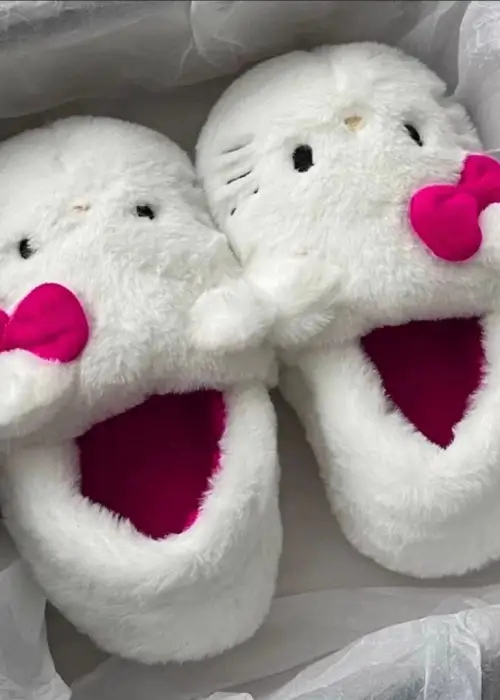 Pembe Hello Kitty Yumuşak Tüylü Peluş Panduf Terlik
