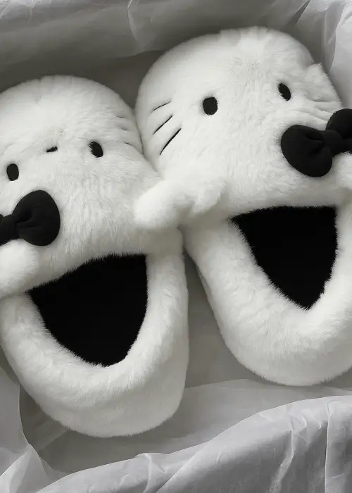 Siyah Hello Kitty Yumuşak Tüylü Peluş Panduf Terlik