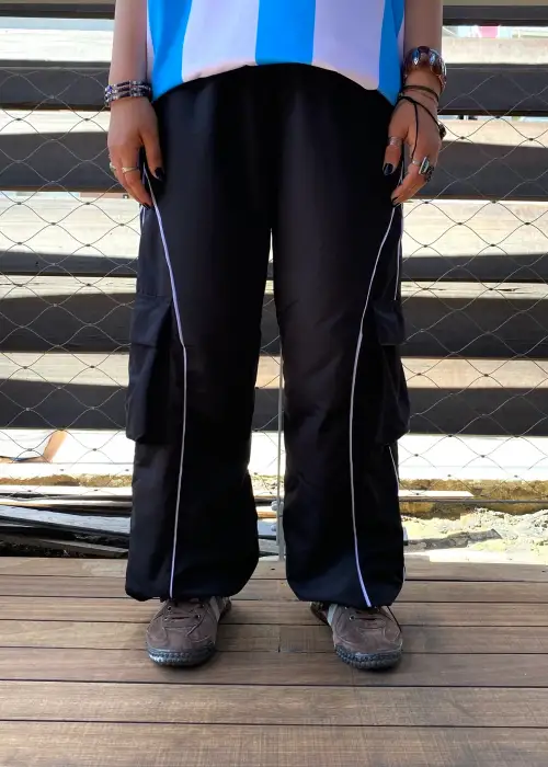 Siyah Şerit Detay Cepli Paraşüt Kumaş Baggy Eşofman