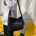 Kpop Serisi Stray Kids Baskılı Iç Hacmi Geniş Siyah Unisex Iki Bölmeli Postacı Çantası