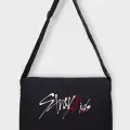 Siyah Stray Kids Yazılı Postacı Çanta