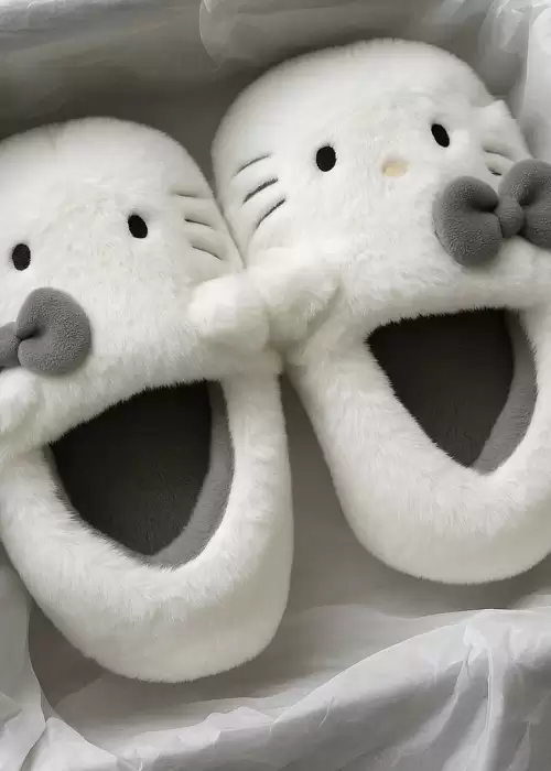 Koyu Gri Hello Kitty Yumuşak Tüylü Peluş Panduf Terlik