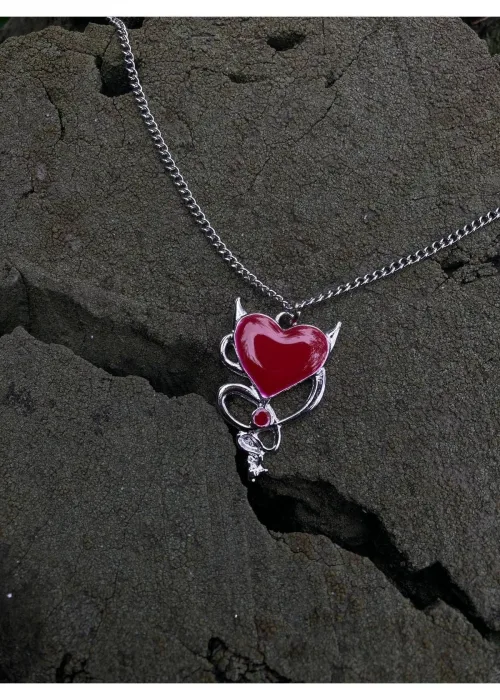 Gotik Vintage Kırmızı Şeytan Kalp Kolye