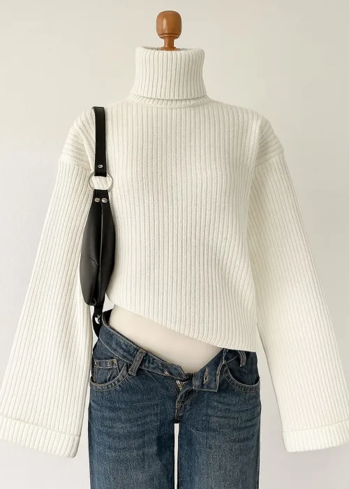 Beyaz Boğazlı Triko Örme Kazak