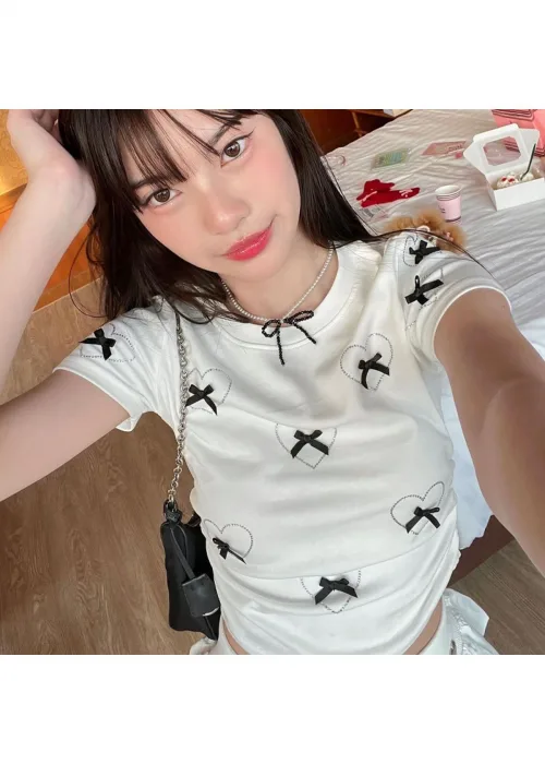 Beyaz Heart Fiyonk Collage Kısa Kollu Crop