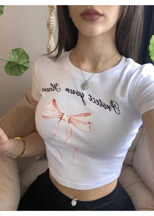 Beyaz Protect Your Heart Yazılı Kurdele Model Crop Body