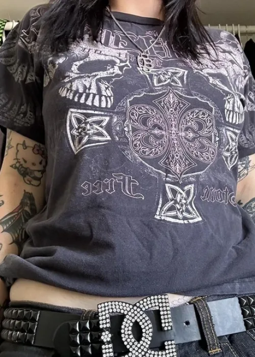 Füme Gothic Stone Free Winged Skull Unisex T-Shirt