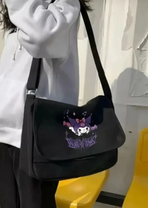 HARAJUKU ANİME KUROMİ POSTACI ÇANTASI