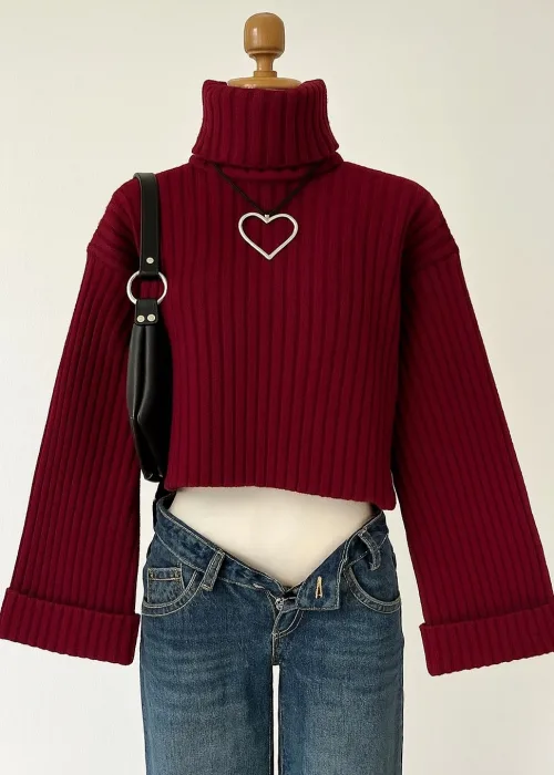 Kırmızı Boğazlı Triko Örme Kazak