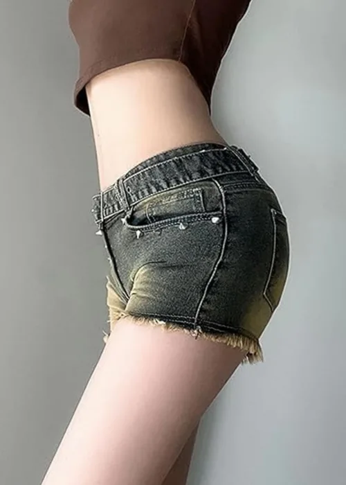 Lacivert Eskitme Piramit Detaylı Şort