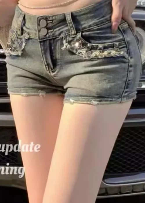 Mavi Eskitme Piramit Detay Kot Şort