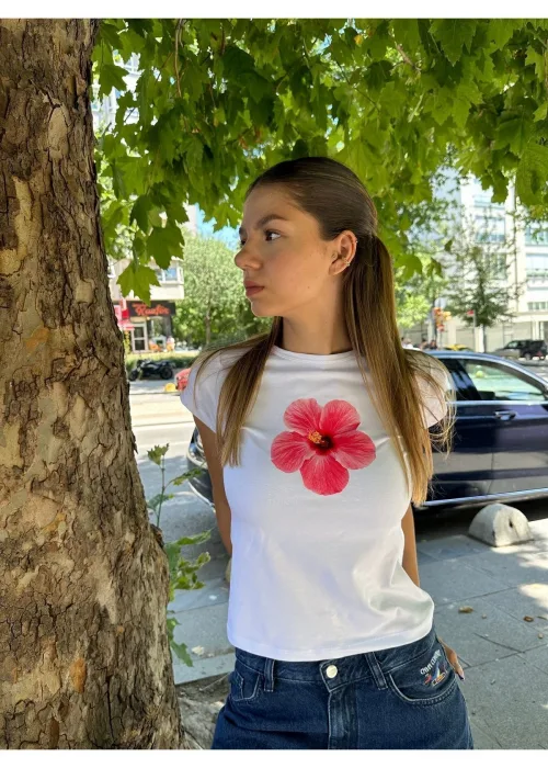 Pembe Çiçek Baskılı T-shirt