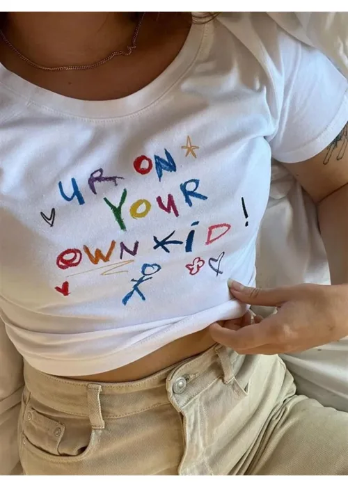YOUR OWN KİD BASKILI BEYAZ CROP