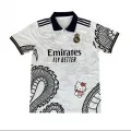 Beyaz Kitty Madrid Forma Dragon Jersey Siyah Düğmeli Yaka T-shirt