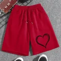 Kırmızı Kanat Detaylı Şort