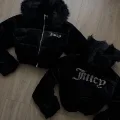 Siyah Juicy Peluş Kapüşonlu Şişme Crop Mont