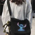 Siyah Oturan Stitch Baskılı Unisex Askılı Postacı Çanta
