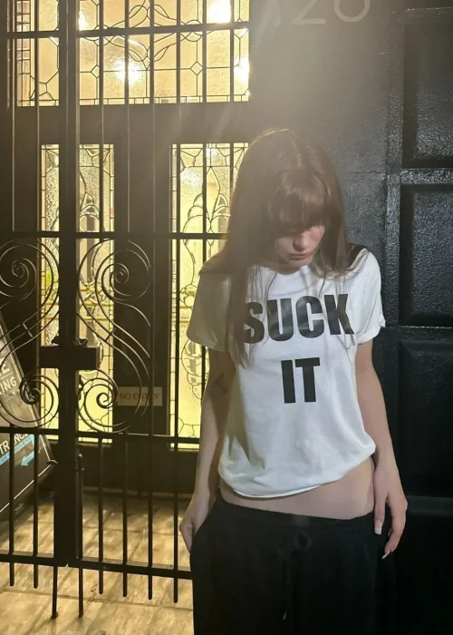 Beyaz Suck It Baskılı Crop