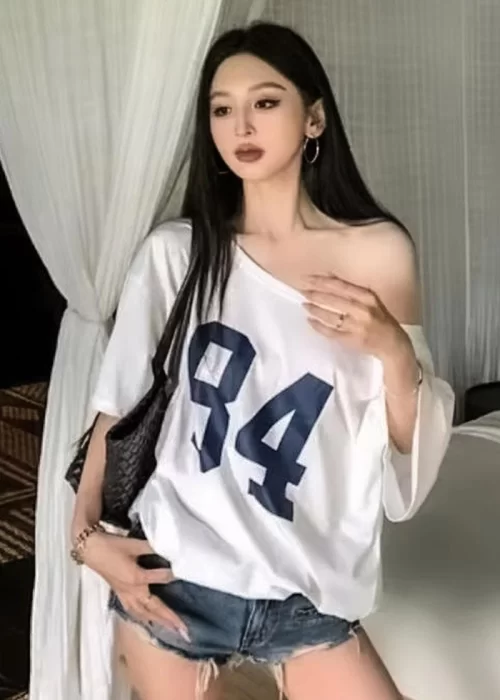Beyaz 84 Number Salaş Omuz Dekolteli T-shirt