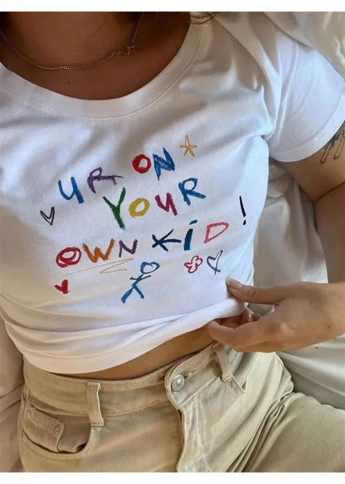 YOUR OWN KİD BASKILI BEYAZ CROP