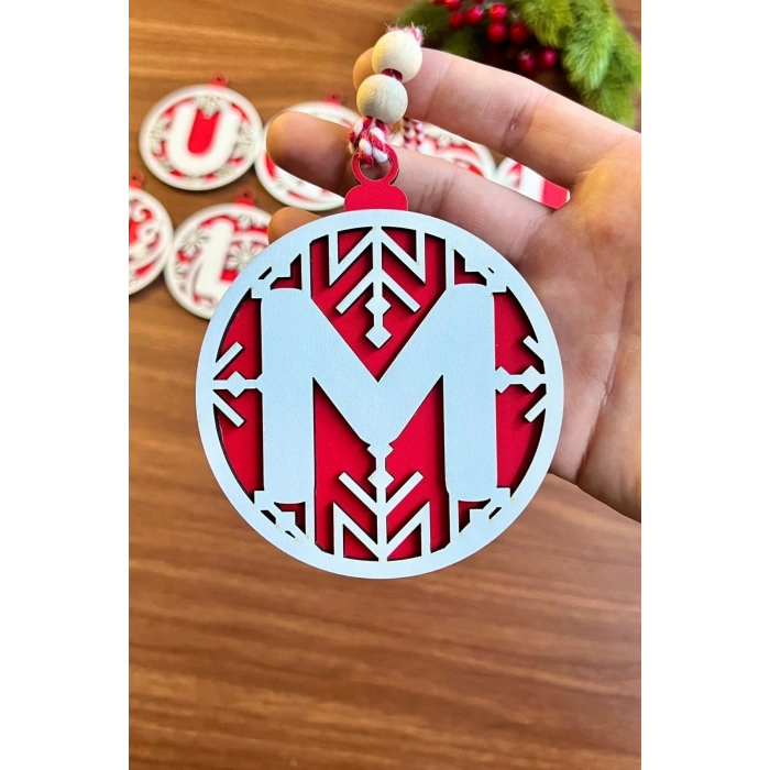 11 Harfli Kırmızı Beyaz İpli MUTLU YILLAR Yazılı Ahşap Yılbaşı Ağaç Süsü (5148)