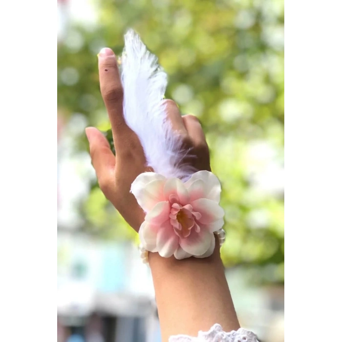 Bride to be Nedime Gelin Bilekliği Tüy ve İnci Boncuk Detaylı Somon Renkli Bekarlığa Veda Partisi Bilekliği 10 Adet (5148)