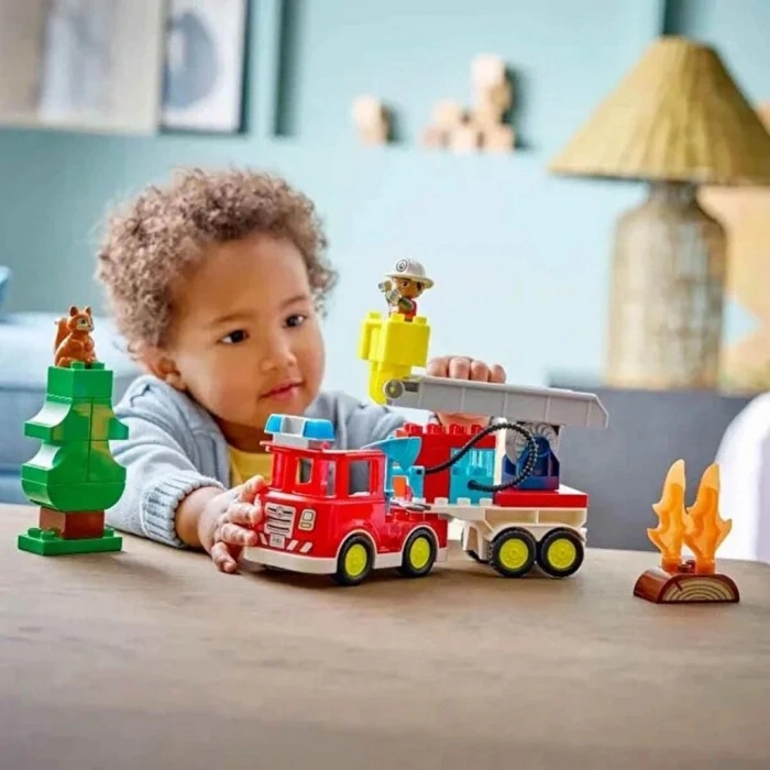 Kasabası Hortumlu İtfaiye Aracı ve İtfaiyeci 10473