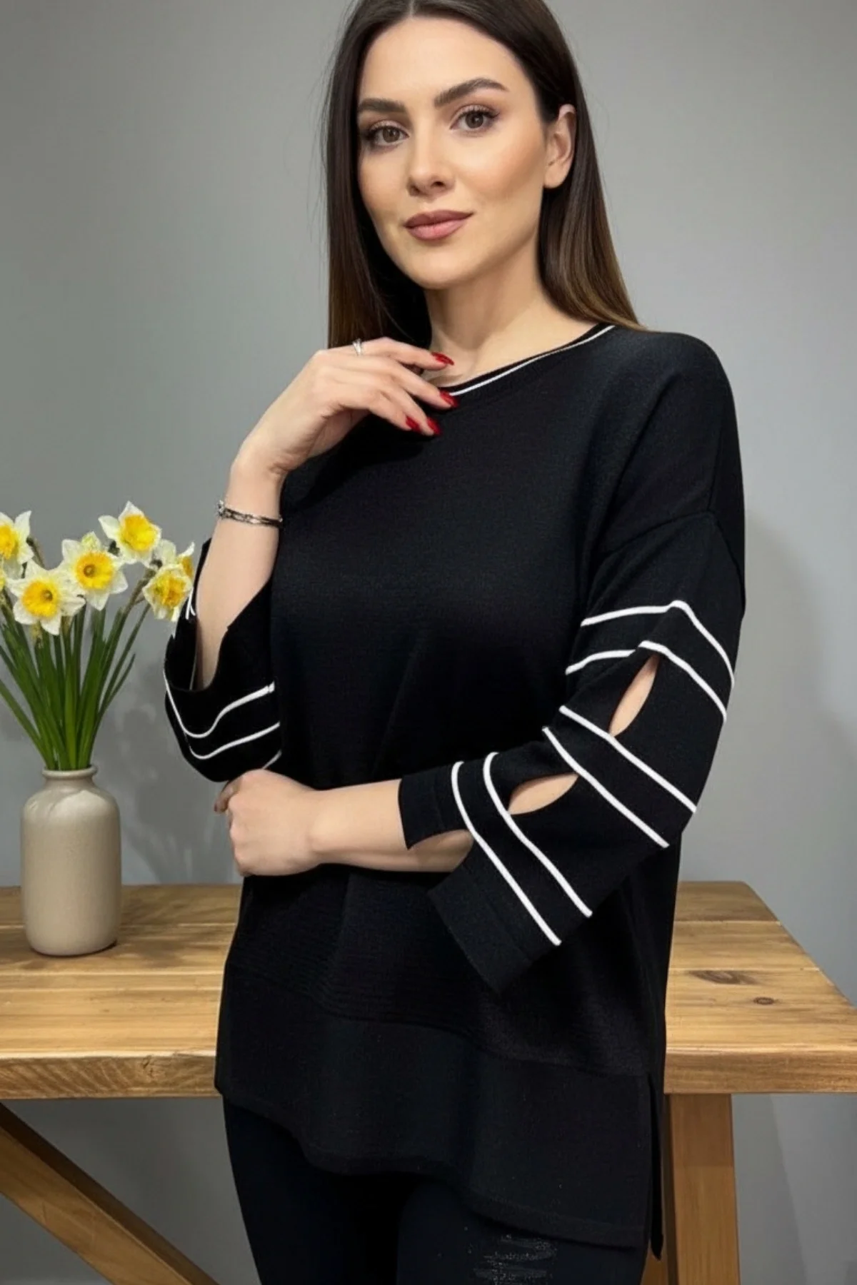 Kadın Siyah Bisiklet Yaka Kol Ve Eteği Yırtmaçlı Likralı Yumuşak Dokulu Simli İnce Merserize Triko