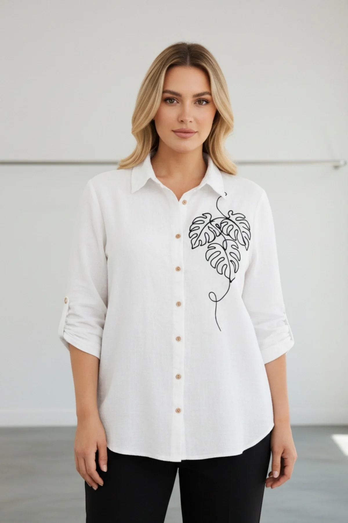 Kadın Beyaz Göğsü Nakış Detaylı Müslin Kumaş Kol Katlamalı Gömlek