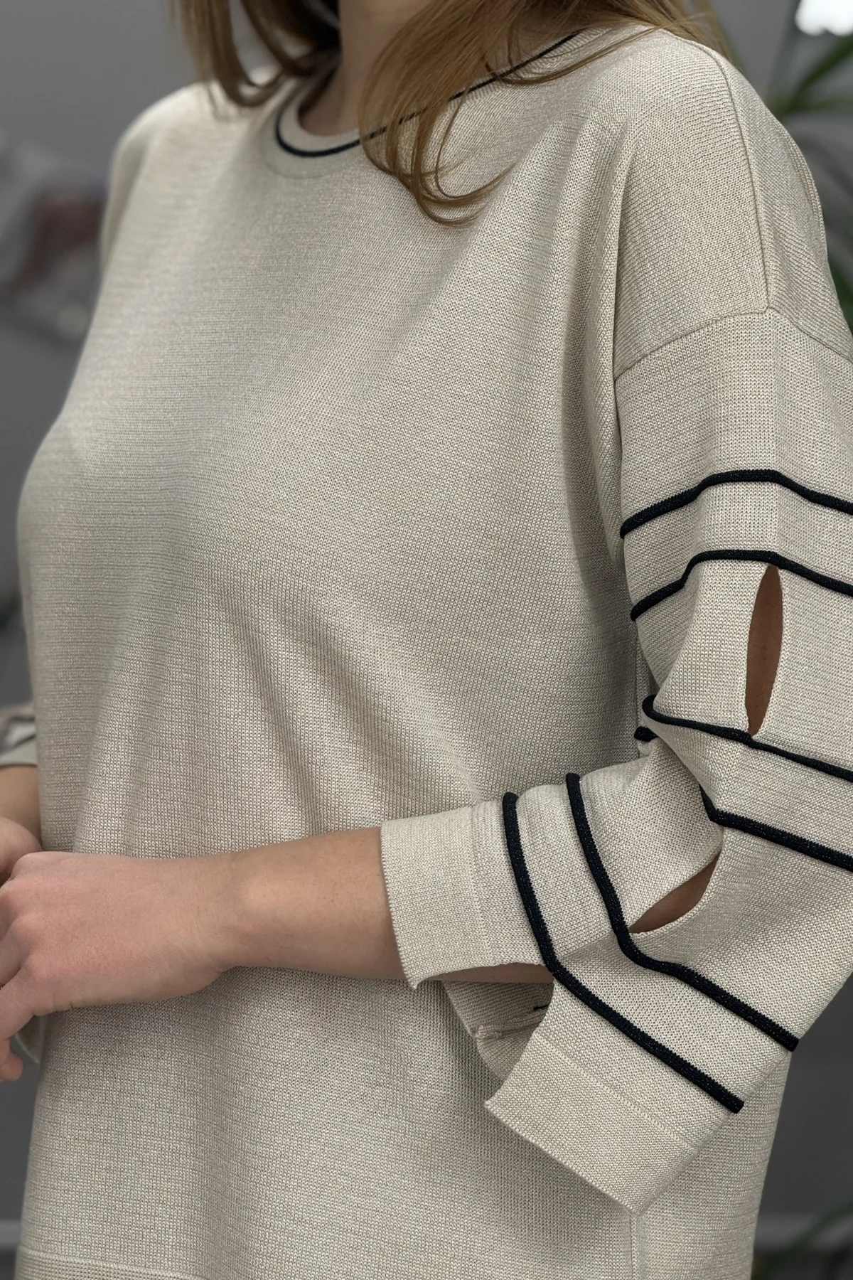 Kadın BEJ Bisiklet Yaka Kol Ve Eteği Yırtmaçlı Likralı Yumuşak Dokulu Simli İnce Merserize Triko