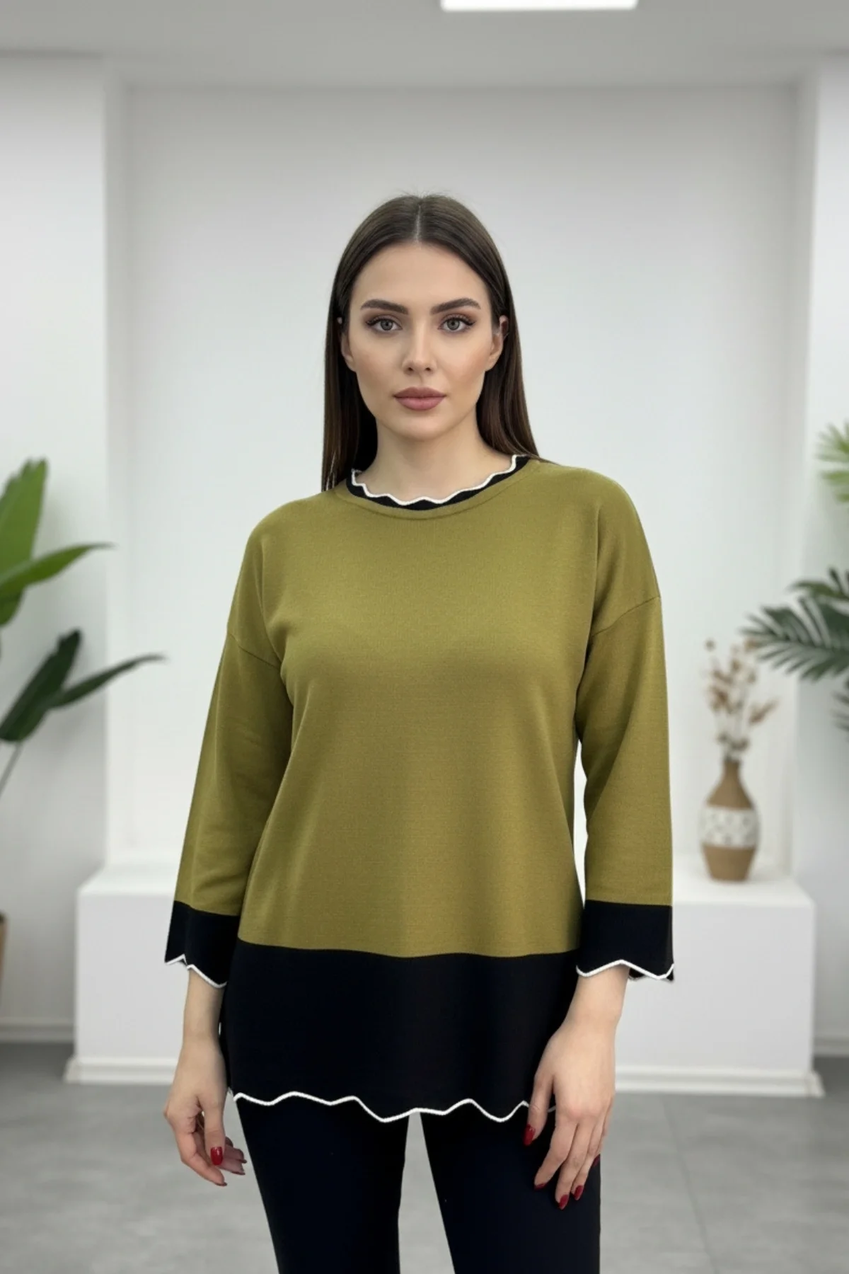 Kadın Yağ Yeşili Bisiklet Yaka Etek Ve Kol Ucu Garnili Biyeli SİMLİ Likralı İnce Tiriko