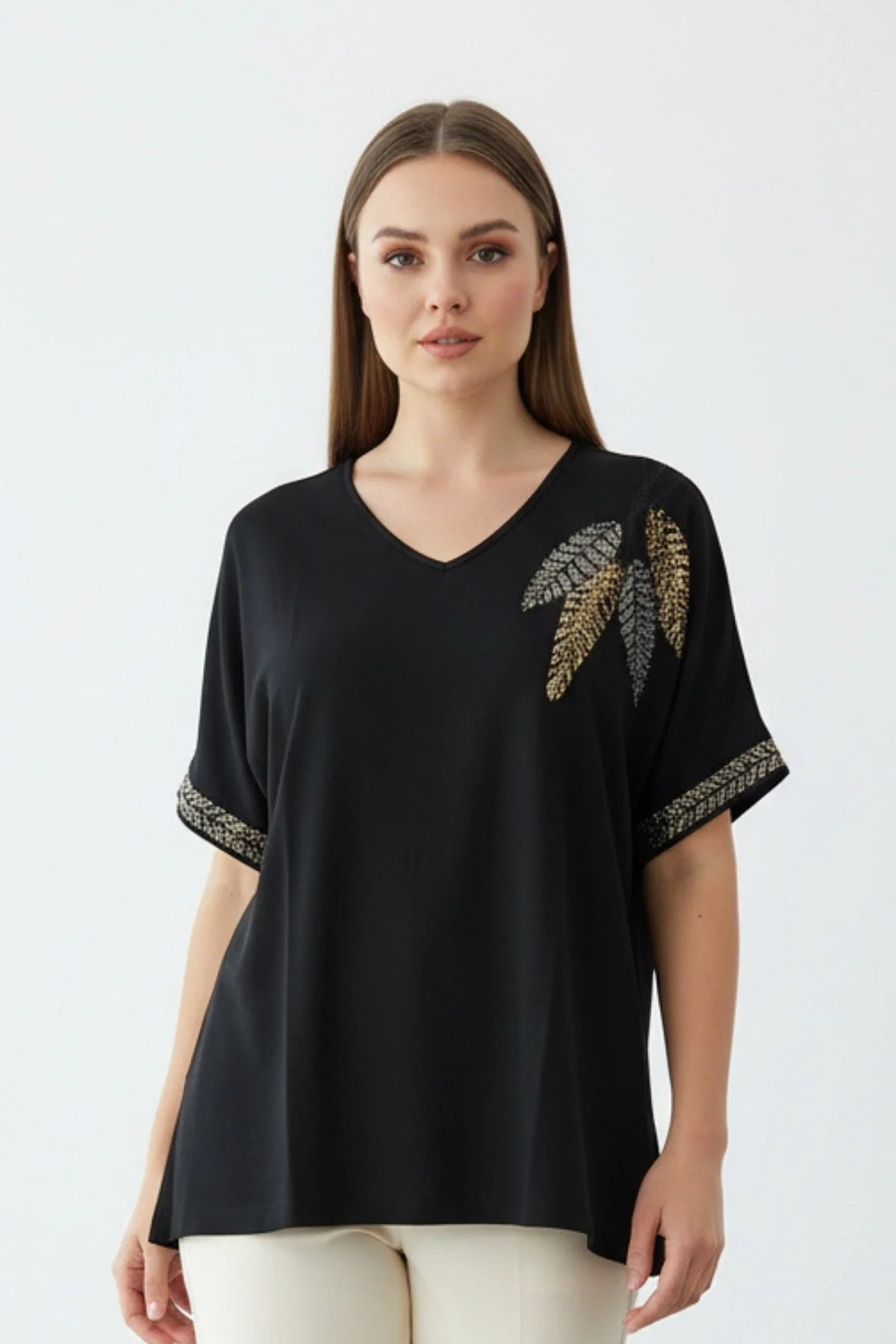 Kadın Siyah V Vaka Göğsü 3 Yaprak Kırıistal Taşlı Likralı Kısa Kol Bluz