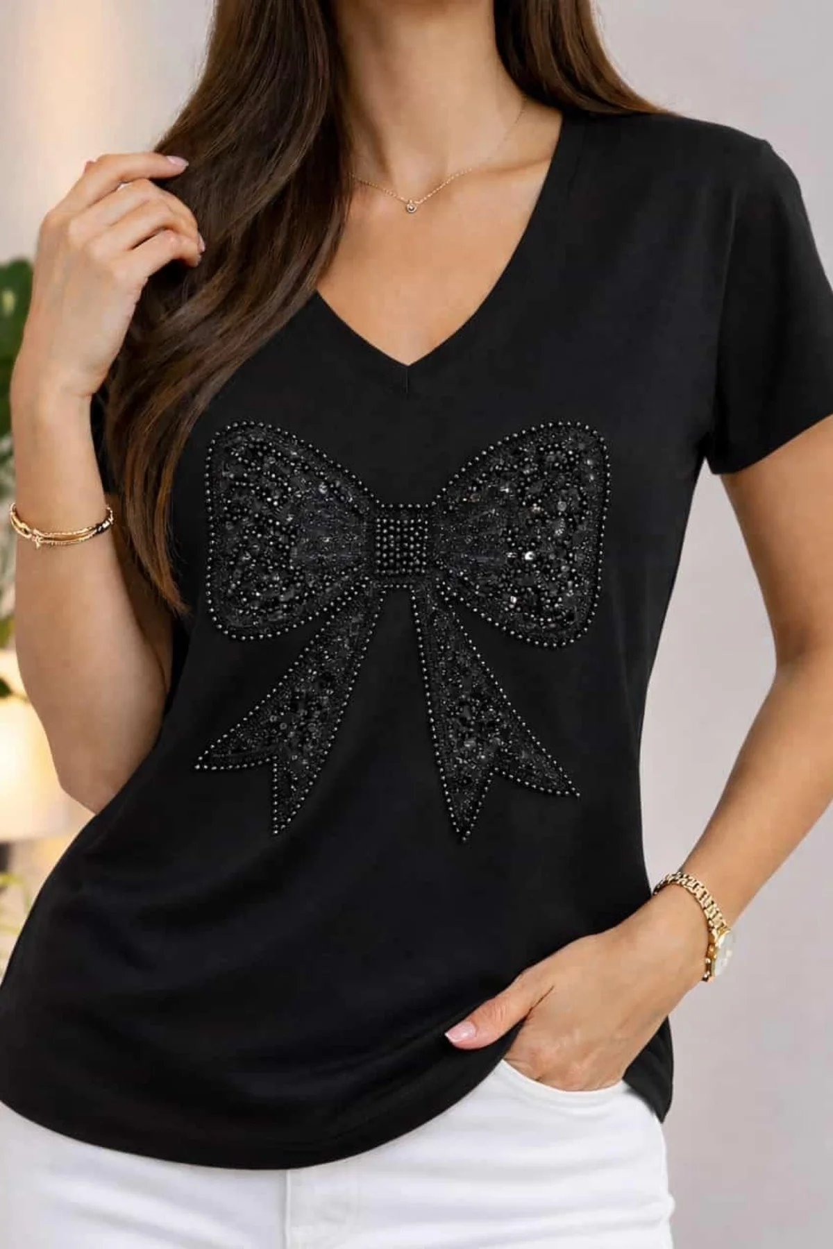 Kadın SİYAH V Yaka Önü Fiyonk İşlemeli % 100 Pamuk Penye Kumaş Kısa Kol Bluz