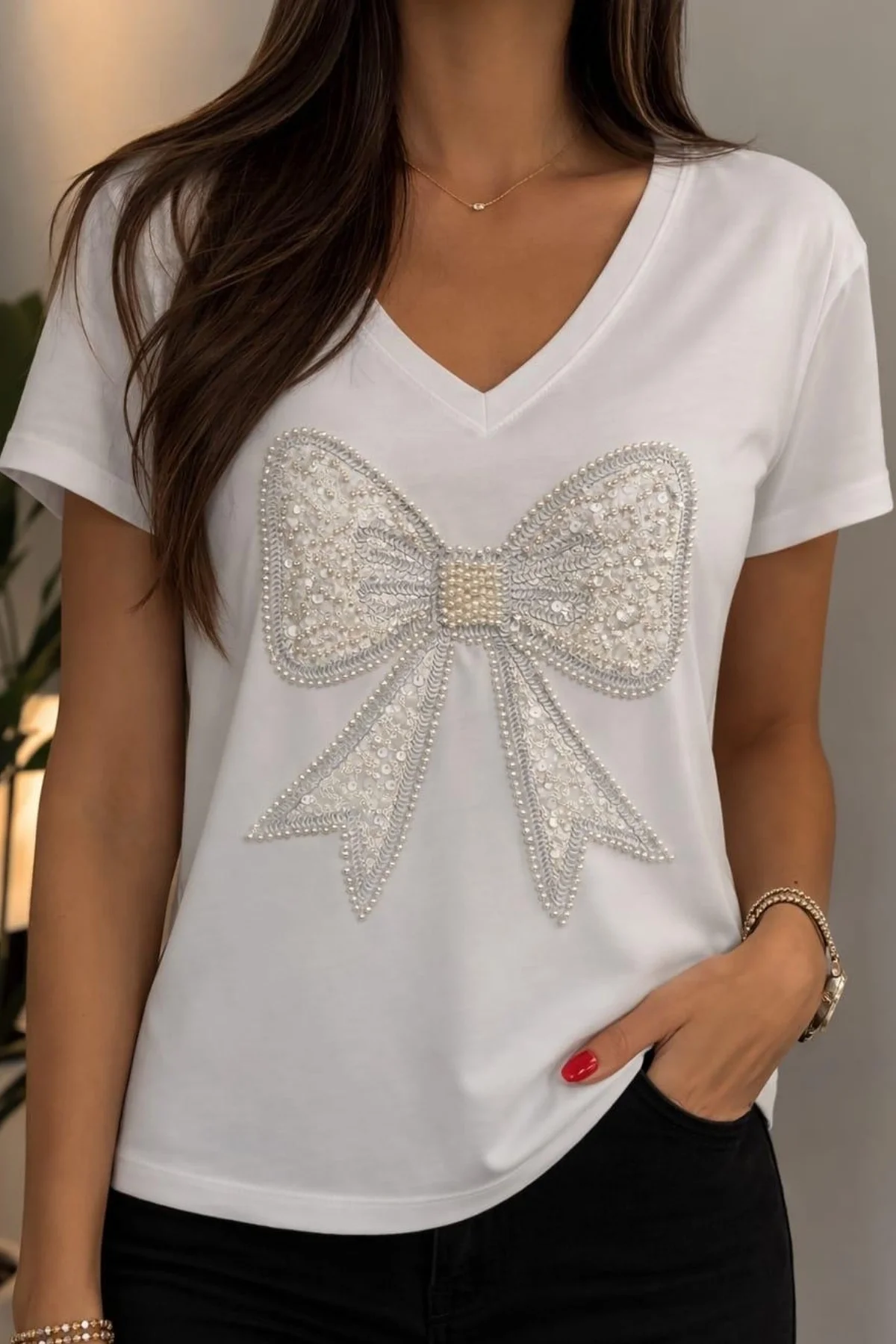 Kadın BEYAZ  V Yaka Önü Fiyonk İşlemeli % 100 Pamuk Penye Kumaş Kısa Kol Bluz