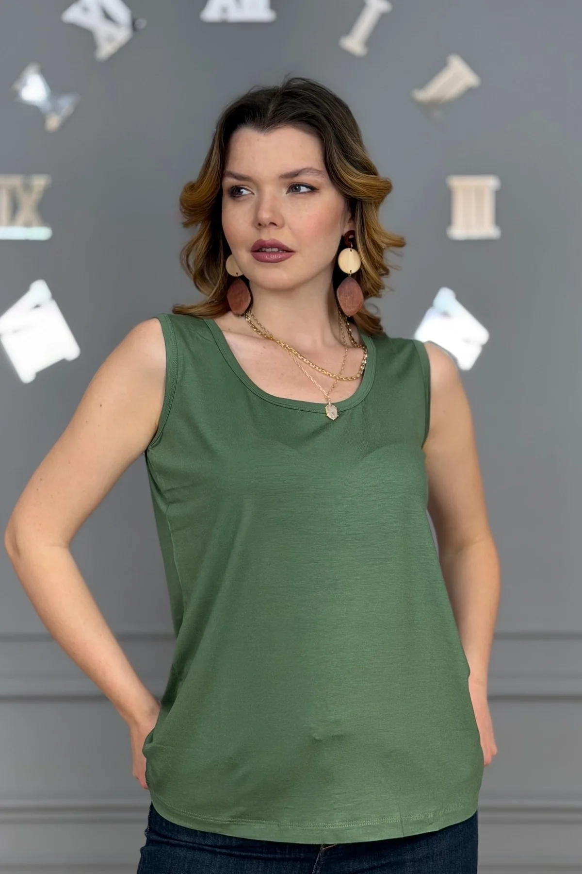 Kadın HAKİ YEŞİL  U Yaka Kalın Askılı Likralı Pamuk Viskon Penye Bluz.