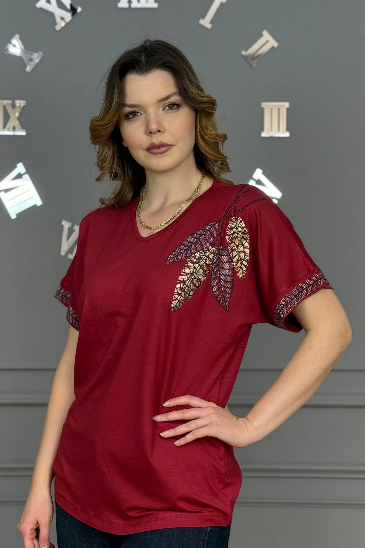 Kadın BORDO V Vaka Göğsü 3 Yaprak Kırıistal Taşlı Likralı Kısa Kol Bluz