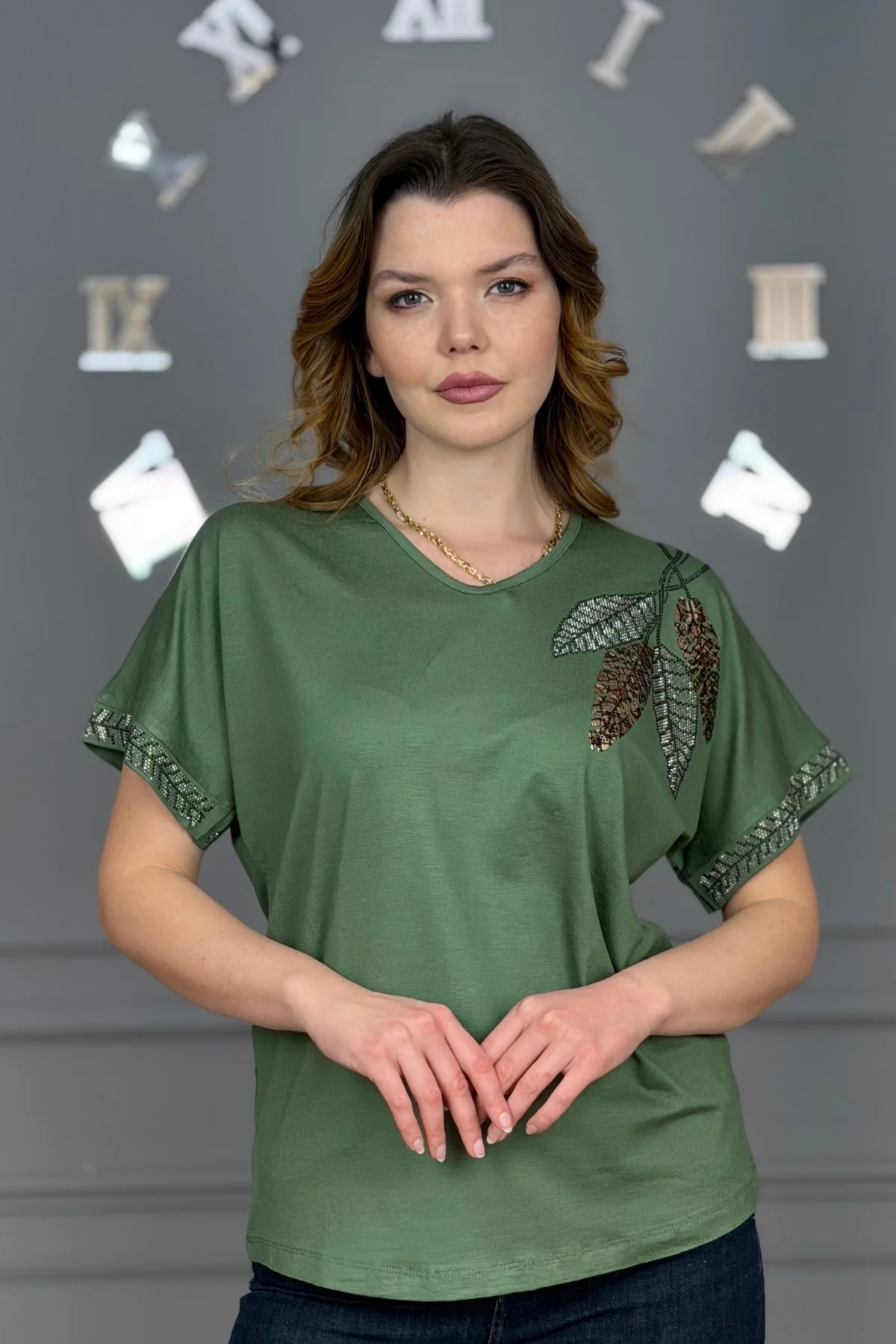 Kadın YEŞİL V Vaka Göğsü 3 Yaprak Kırıistal Taşlı Likralı Kısa Kol Bluz