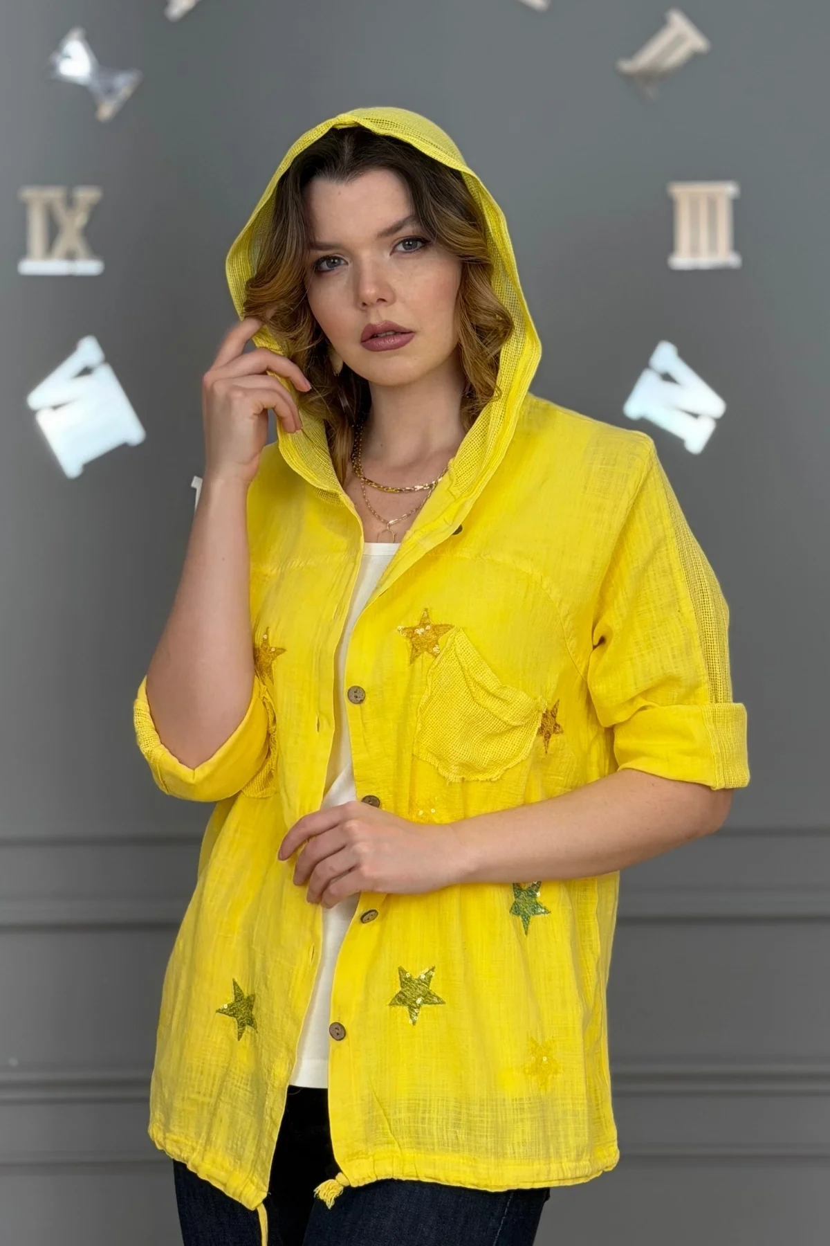 Kadın SARI Organik Yıkamalı Keten Kumaş Arkası Pamuk Penye Kapüşonlu File Ve Yıldız Pul Nakışlı Gömlek Ceket