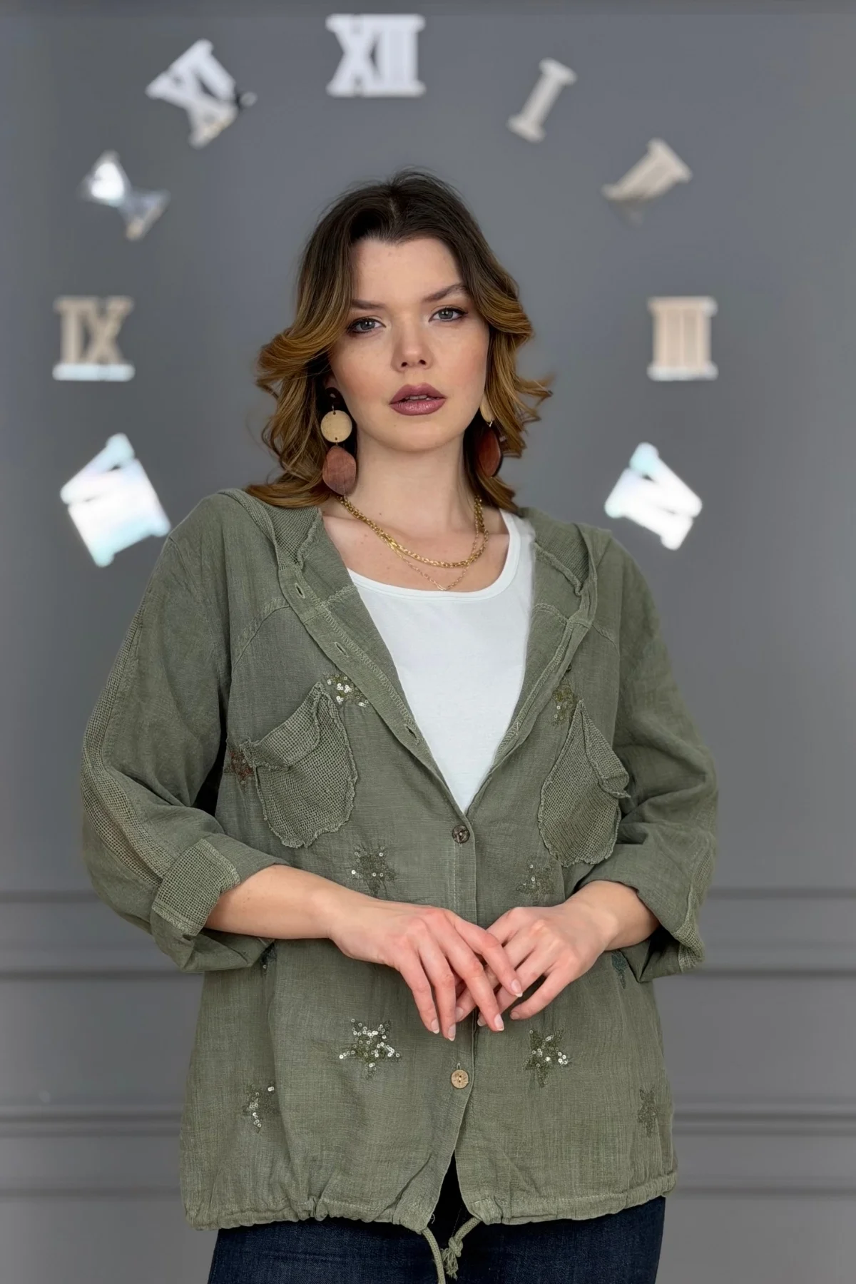 Kadın TAŞ RENGİ Organik Yıkamalı Keten Kumaş Arkası Pamuk Penye Kapüşonlu File Ve Yıldız Pul Nakışlı Gömlek Ceket