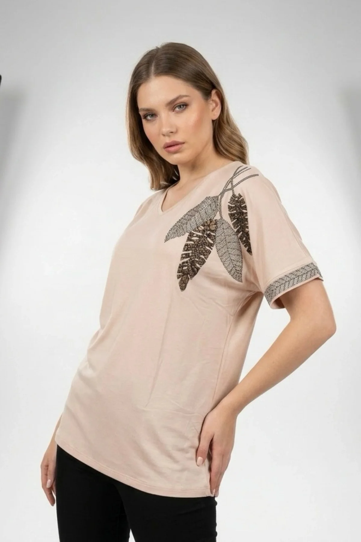 Kadın BEJ RENK V Vaka Göğsü 3 Yaprak Kırıistal Taşlı Likralı Kısa Kol Bluz