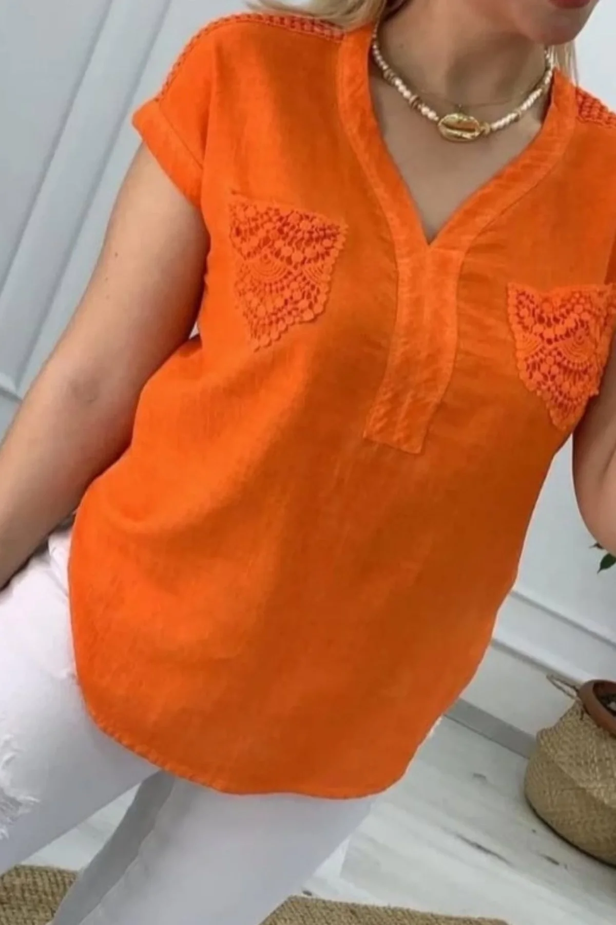 Kadın Turuncu Omzu Ve Cebi Güpürlü Keten Kumaş Kısa Kol Buluz Gömlek