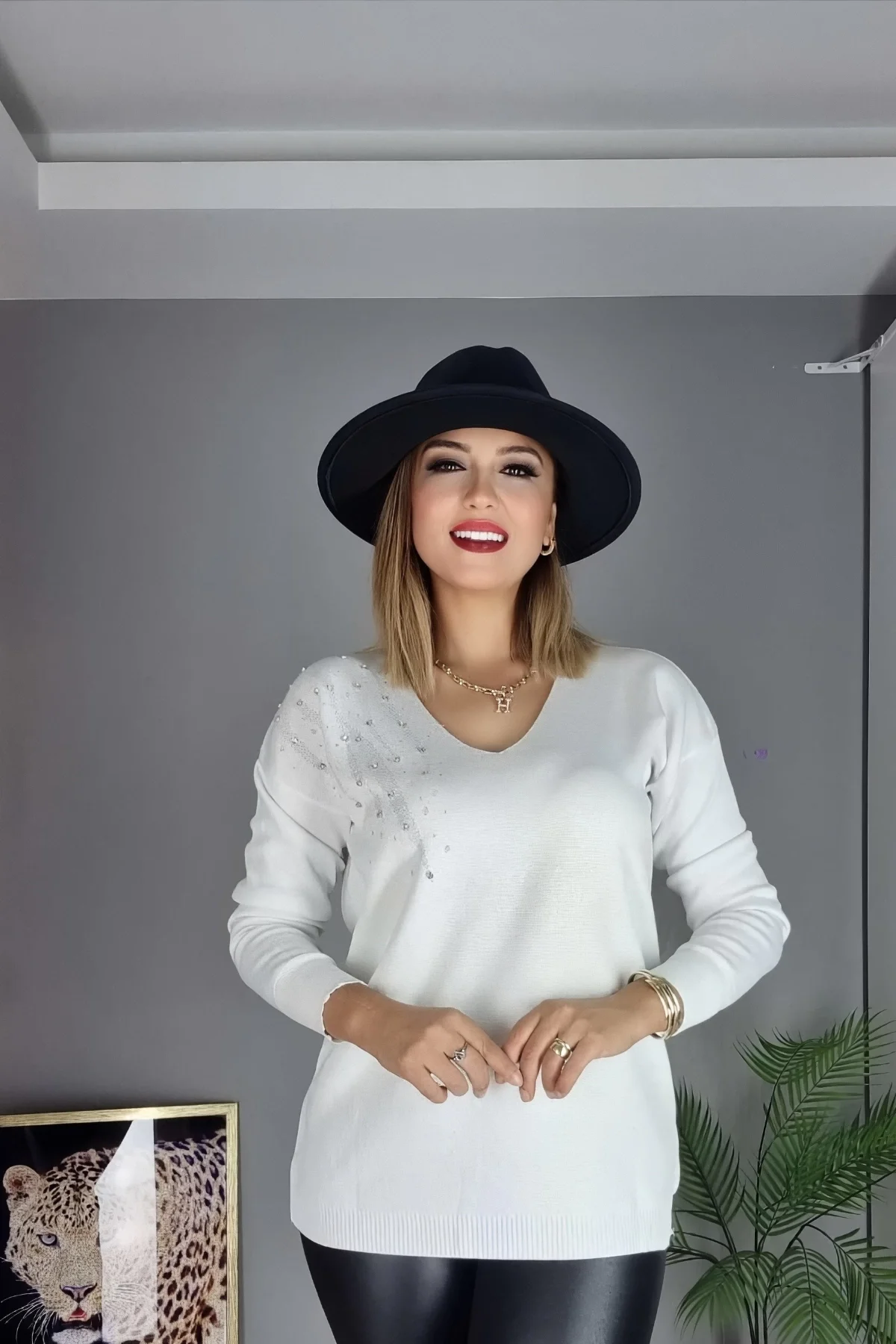 Kadın Beyaz V Yaka Omzu Kristal İnci Ve Taş İşlemeli Likralı Tiriko Kazak Bluz