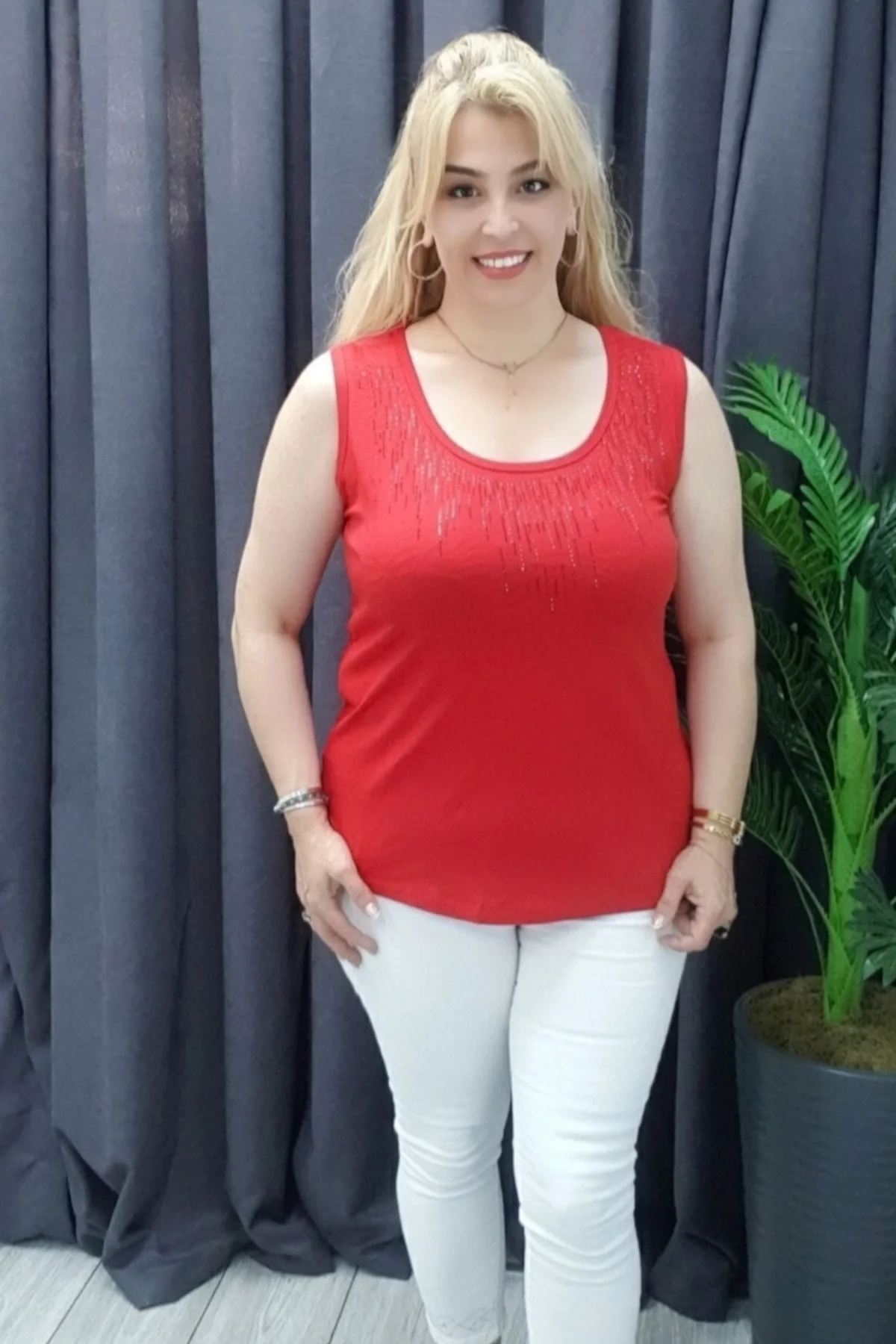 Kadın Kırmızı  Bisiklet Yaka Büyük Beden Yakası Taş İşlemeli Likralı Buluz