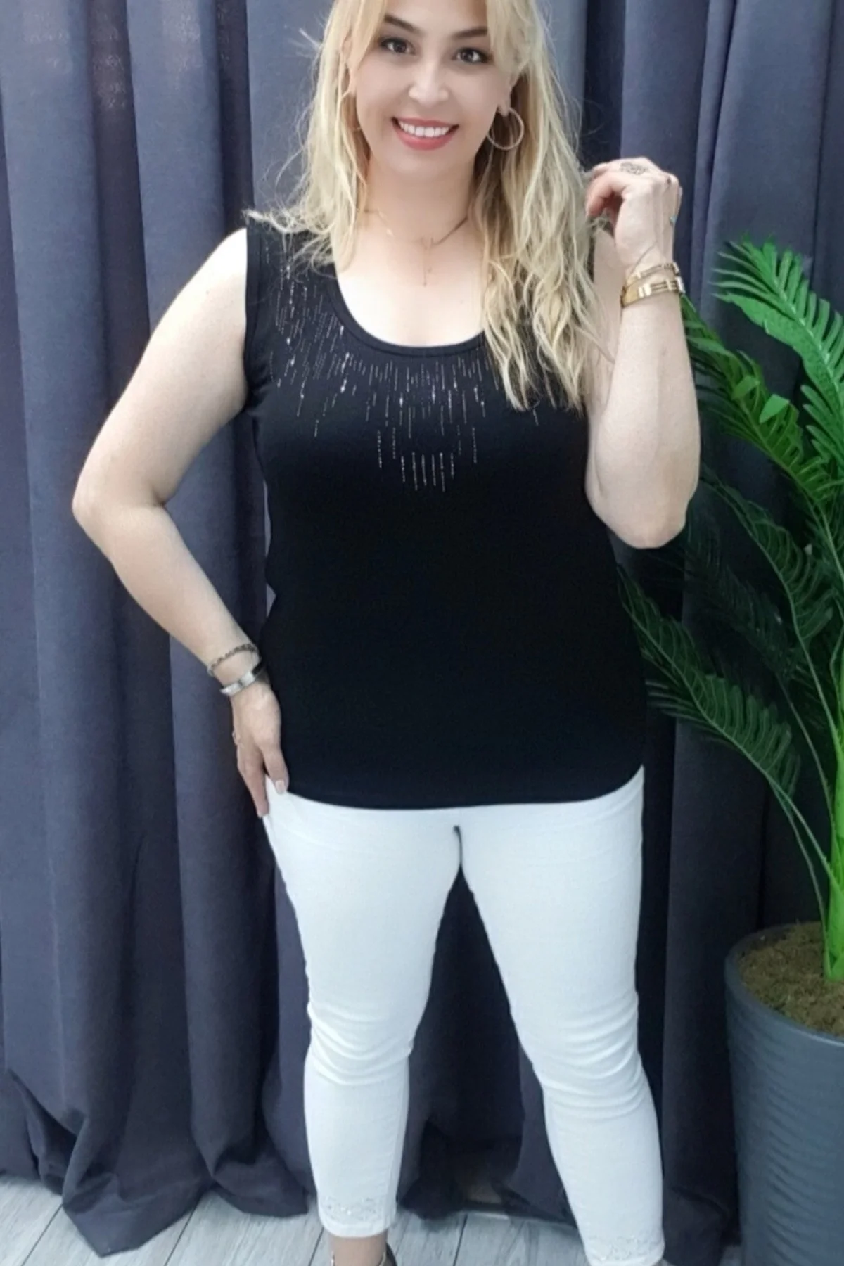 Kadın Siyah Bisiklet Yaka Büyük Beden Yakası Taş İşlemeli Likralı Buluz