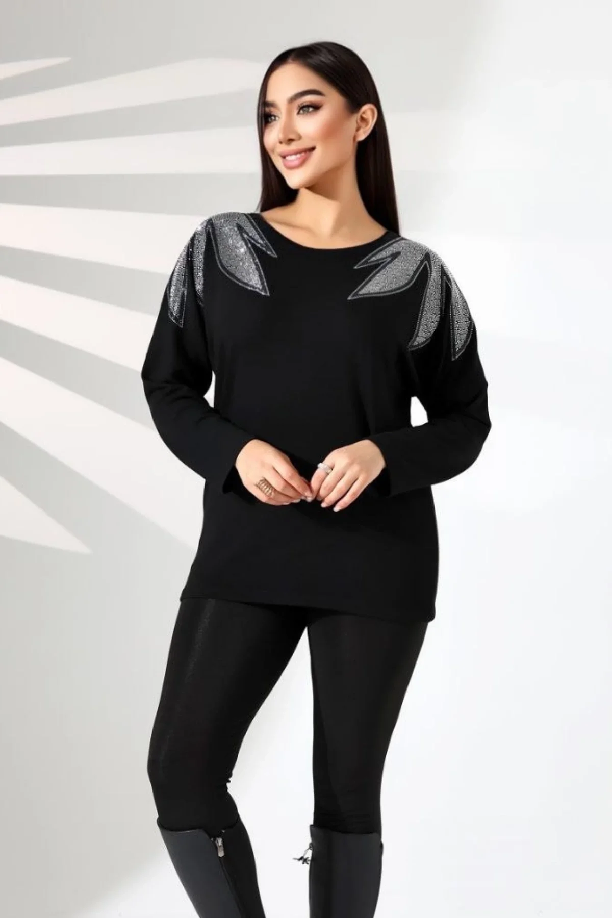 Kadın Siyah Bisiklet Yaka Omuzlar Yaprak Kristal Taş Bakılı Likralı Buluz