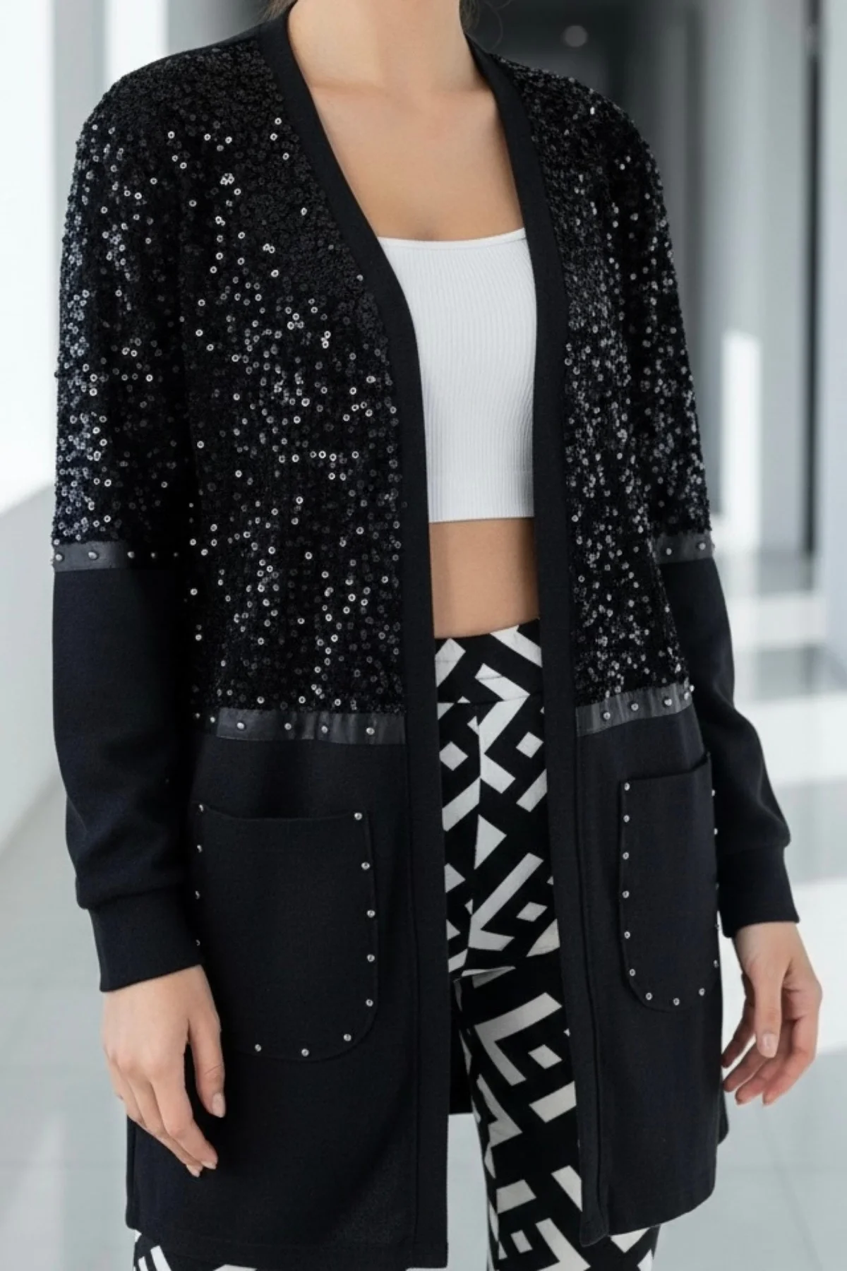 Kadın Siyah Pul Nakışlı Selanik Kumaş Cepli Ceket